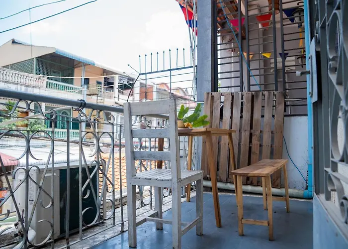 Sacred Lotus - Vegan Cafe X Hostel