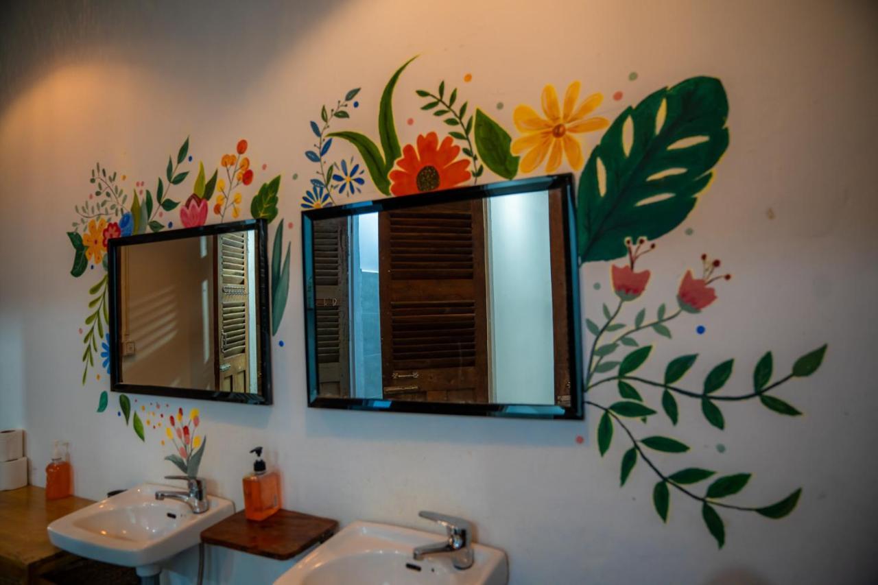 Sacred Lotus - Vegan Cafe X